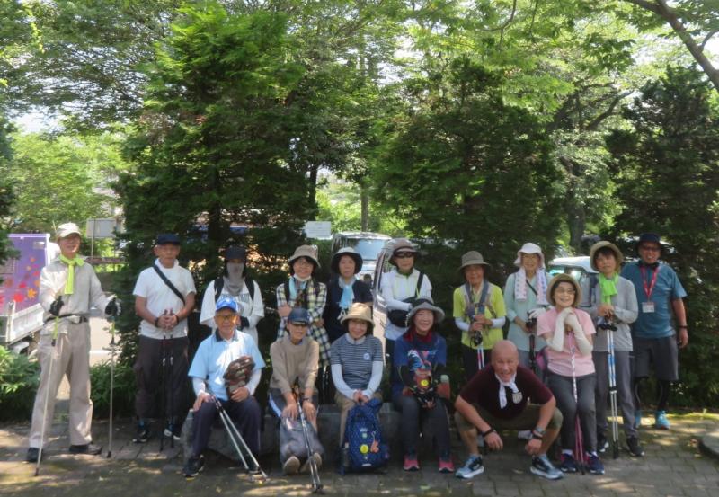 古墳公園の木陰にて