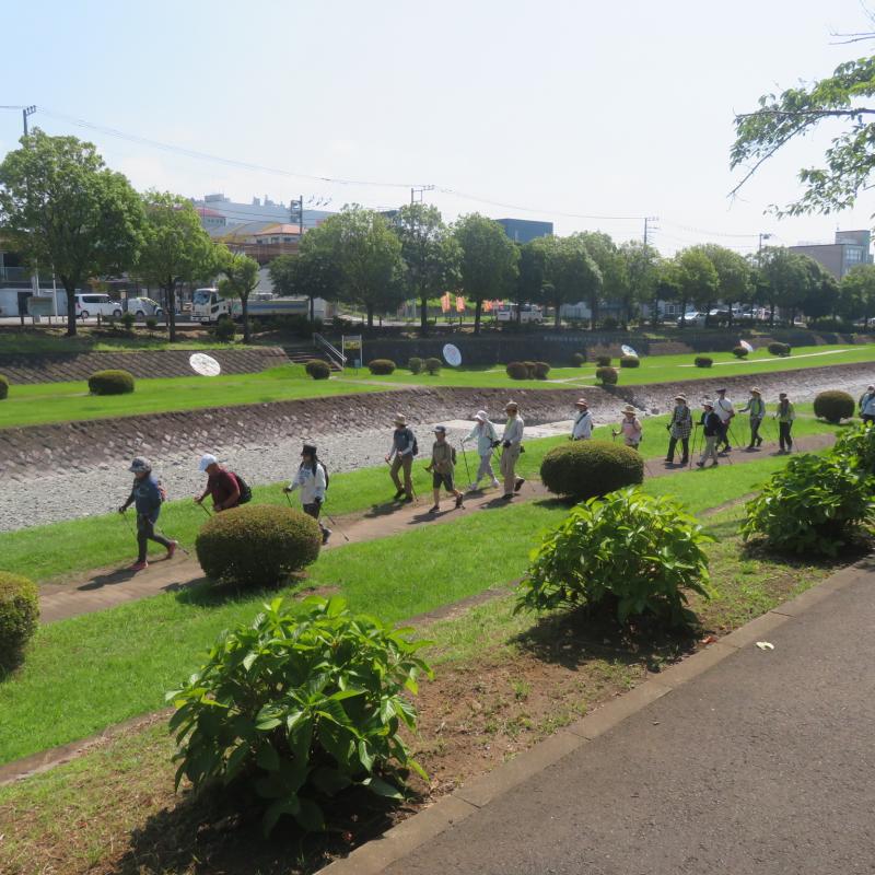 水無川右岸を古墳公園に