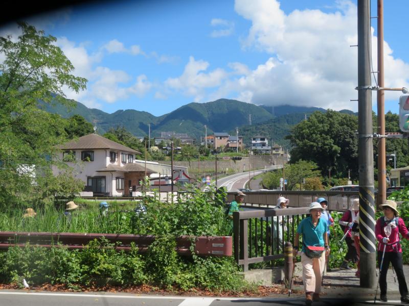 西丹沢のの山が見えます