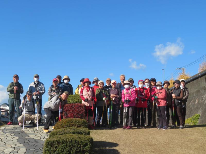 左岸の緑道で今年最後の集合写真