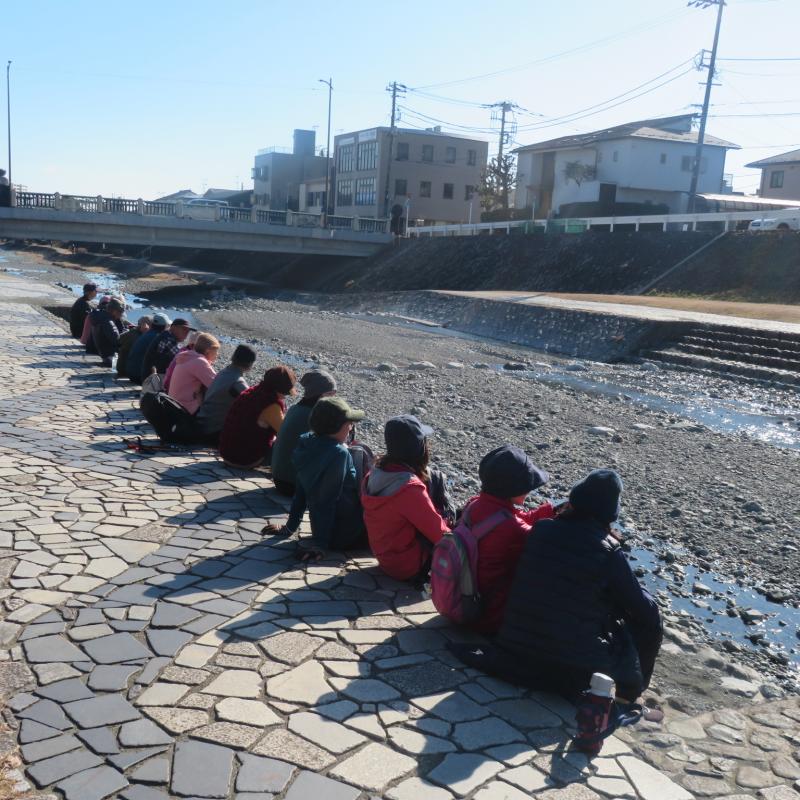 前から陽を浴びるので暖かいです