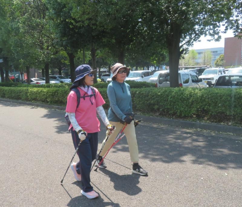 歩幅も広がり良い姿勢です。