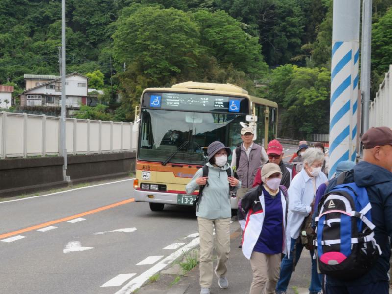 愛川大橋で下車