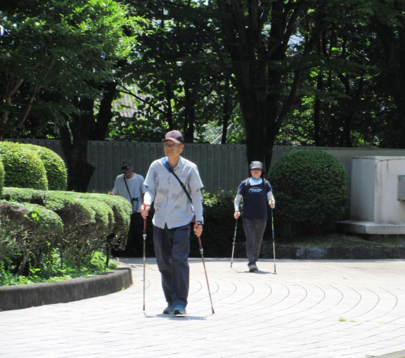 古墳公園に先頭がつきました