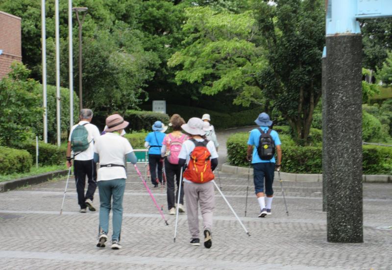 止んだので出発します