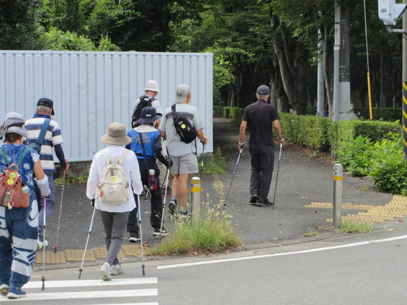 ここで公園と渋沢駅方面に分かれます