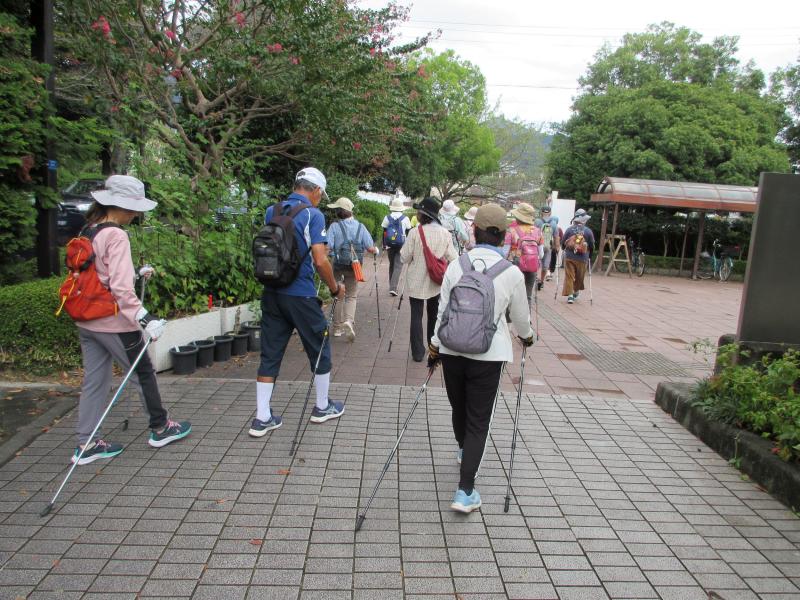 古墳公園を出発