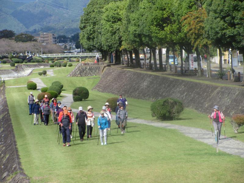 水無川の緑道です