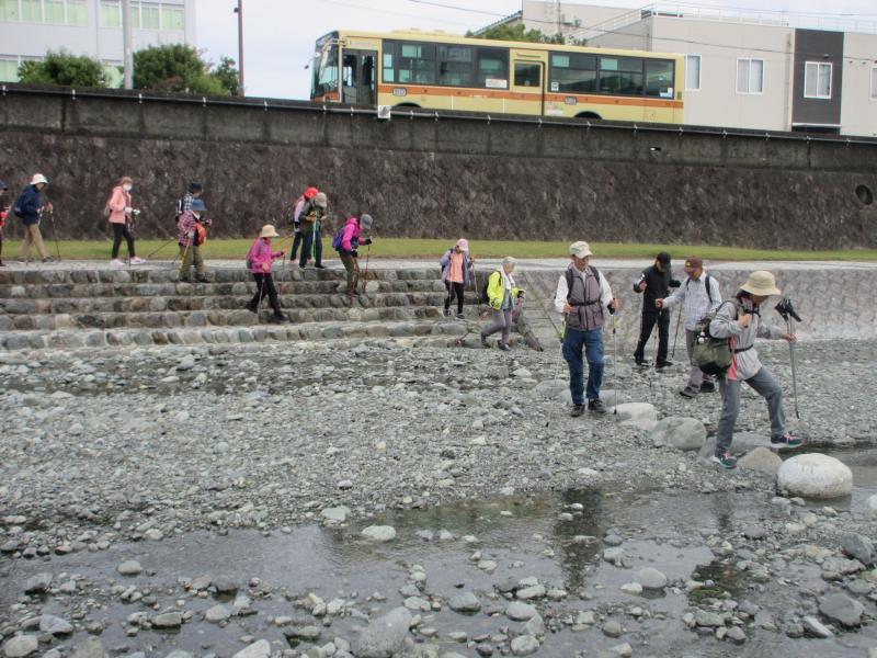気を付けてわたります
