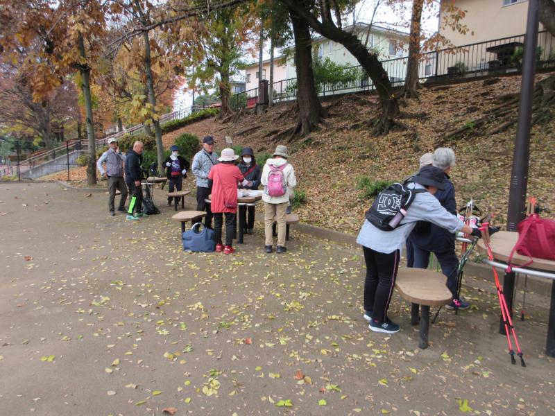ピクニック広場でおやつ時間