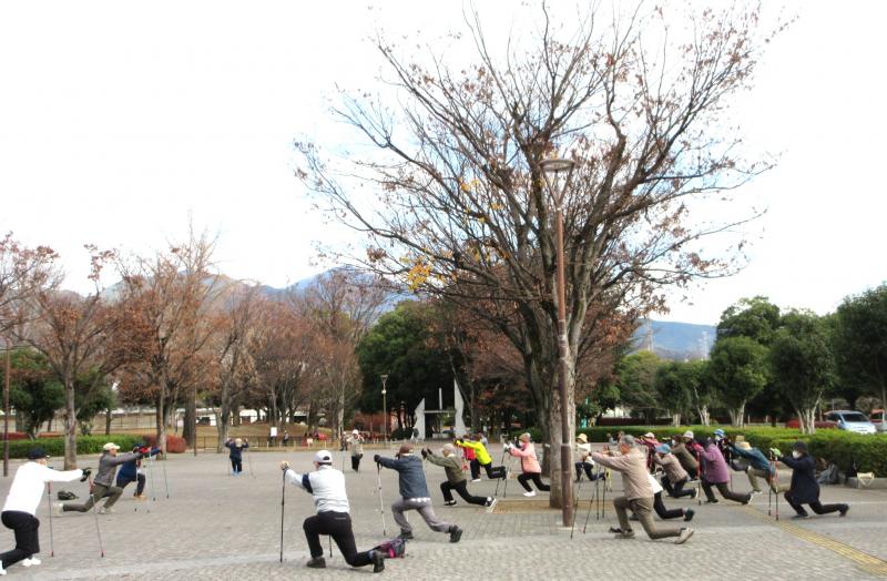 みんなでバックランジ