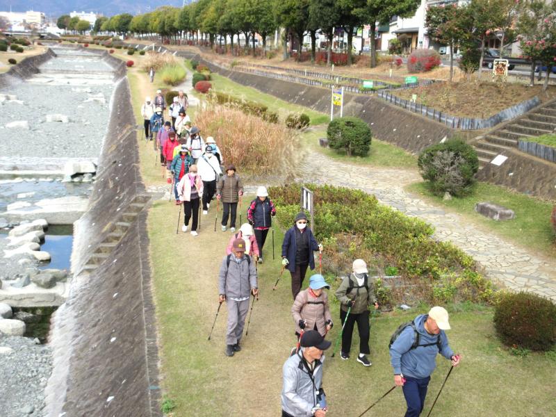 左岸を行きます