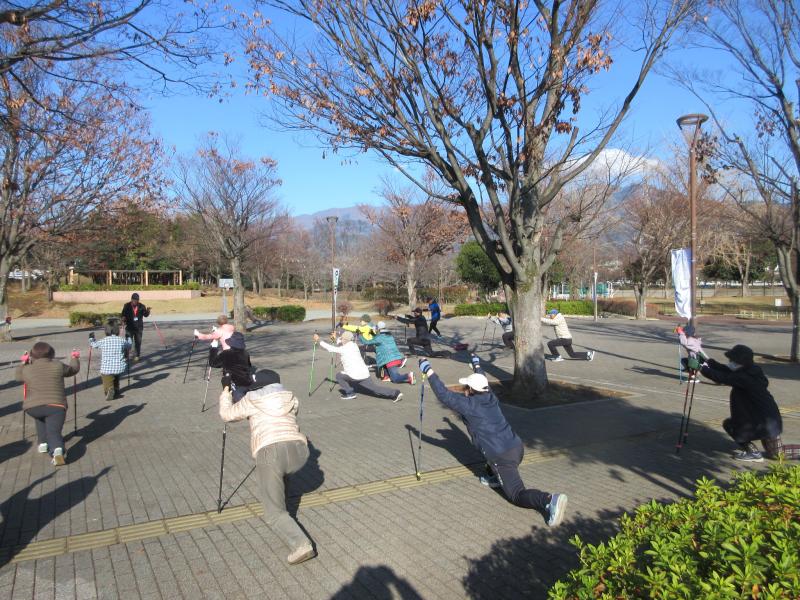 青空の下で準備運動