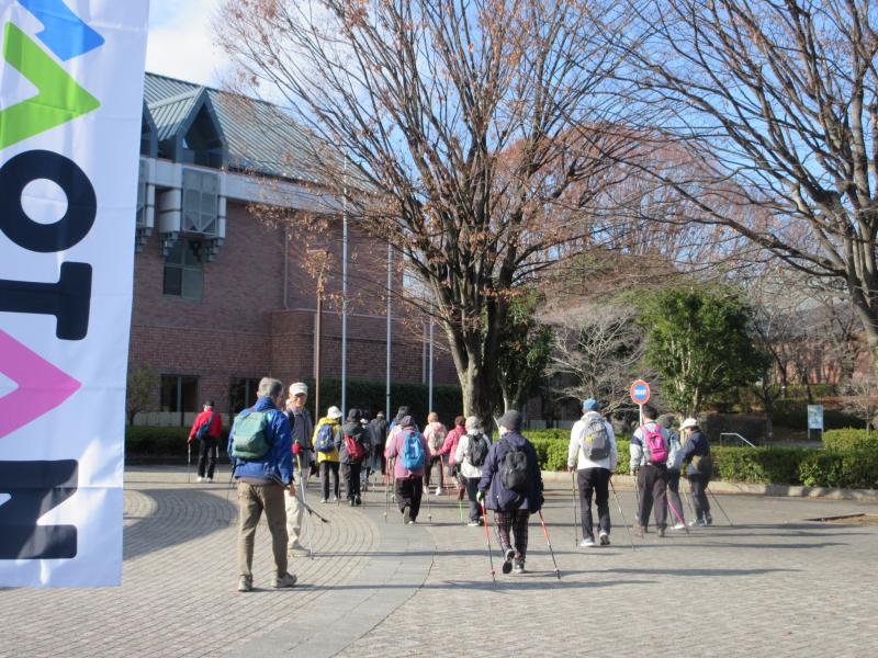 出発いsます（OMOTANの旗）