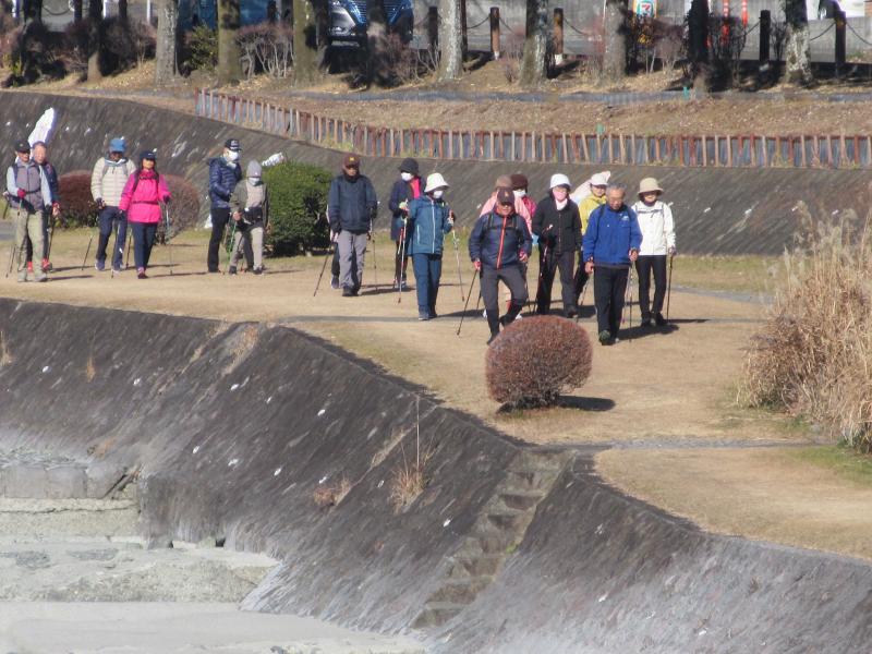 水無川の緑道です