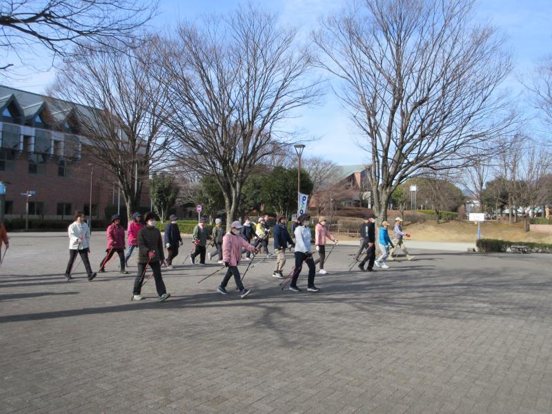 腕を振りましょう