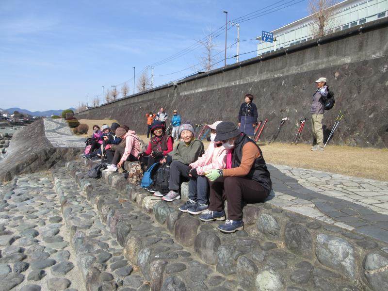 おやつを食べてお話しタイム