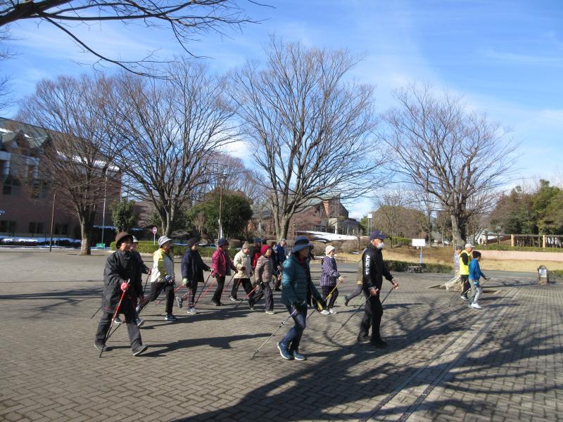 腕を振って姿勢よく