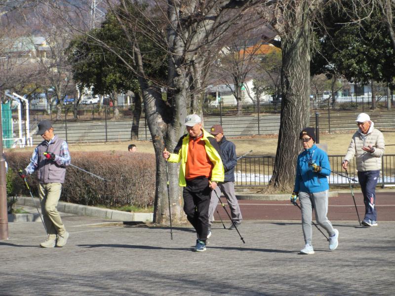 帰りは片腕で押してみる