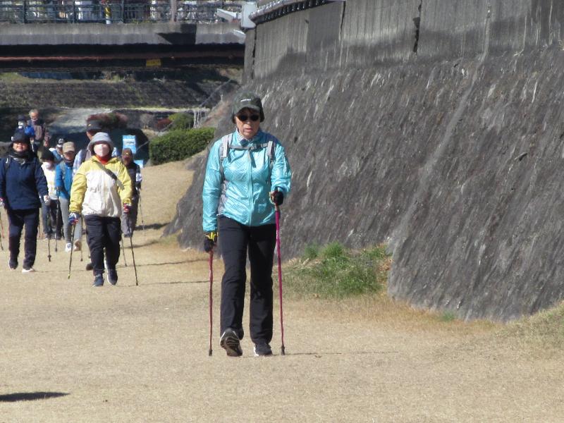 休憩場所に順次来ます