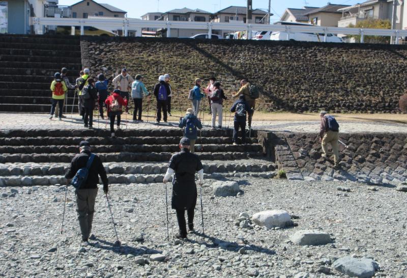 右岸にわたり戻ります