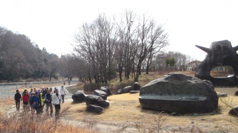 水無川沿いですが水が流れてません