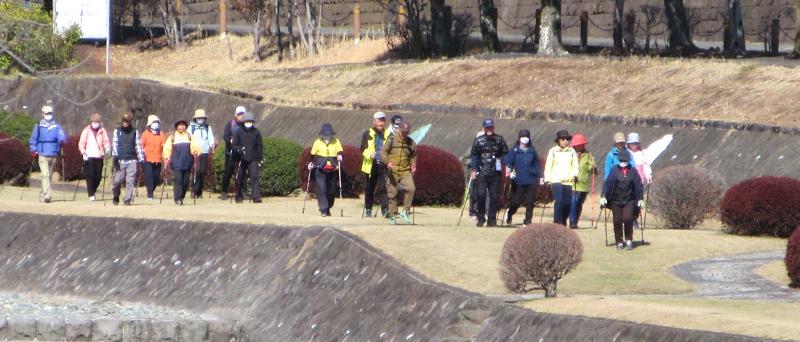 水無川の緑道です