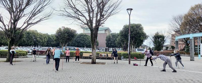 雨を心配をして準備運動