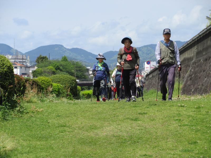 休憩地点に続々到着
