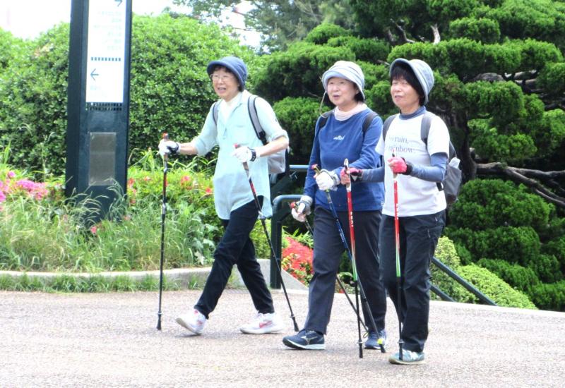 こちらも三人です