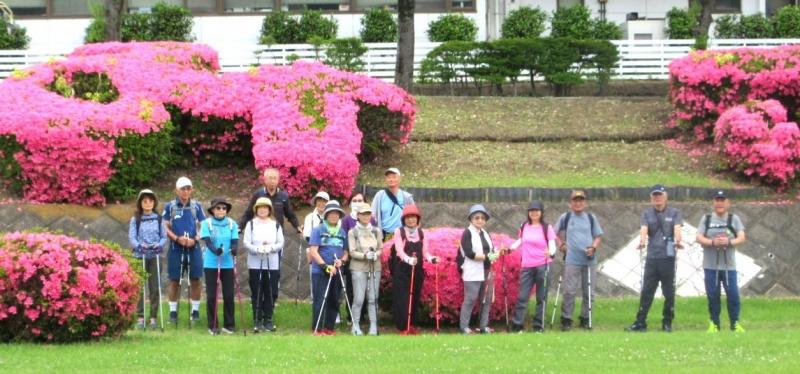 花も時の前で