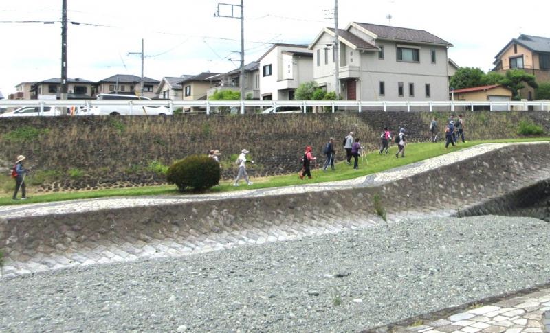 バラ園経由で戻ります