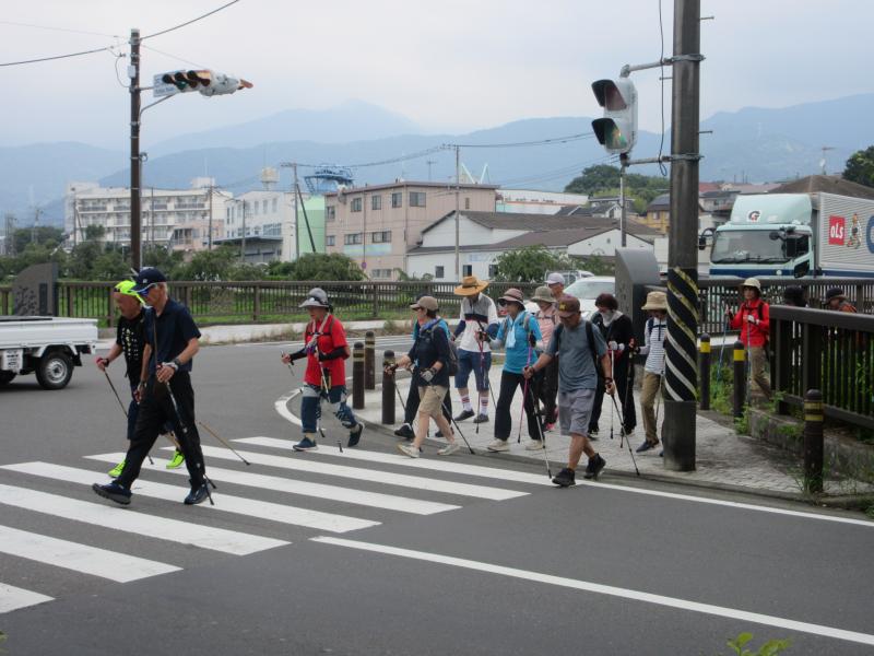 古墳前の交差点