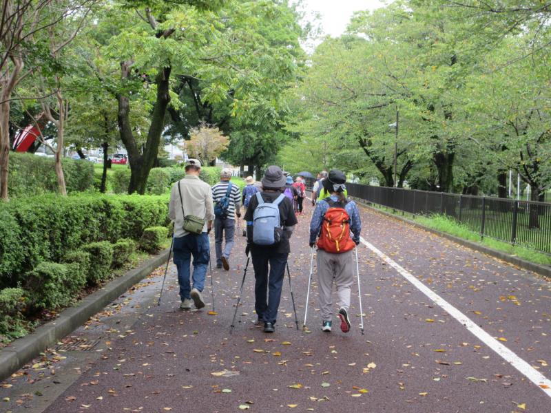 古墳公園に向かいます
