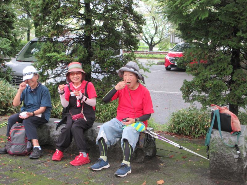 古墳公園でおやつタイム