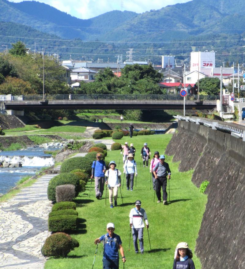 水無川の緑道です