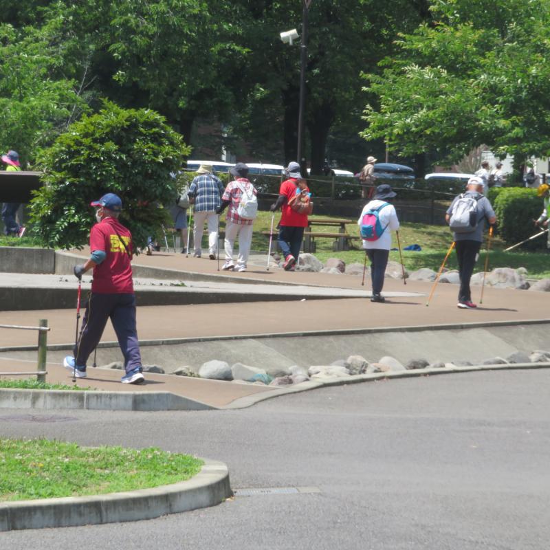 坂道を登って帰ります