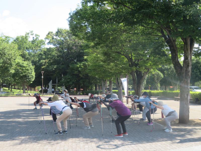 木陰を利用して準備運動