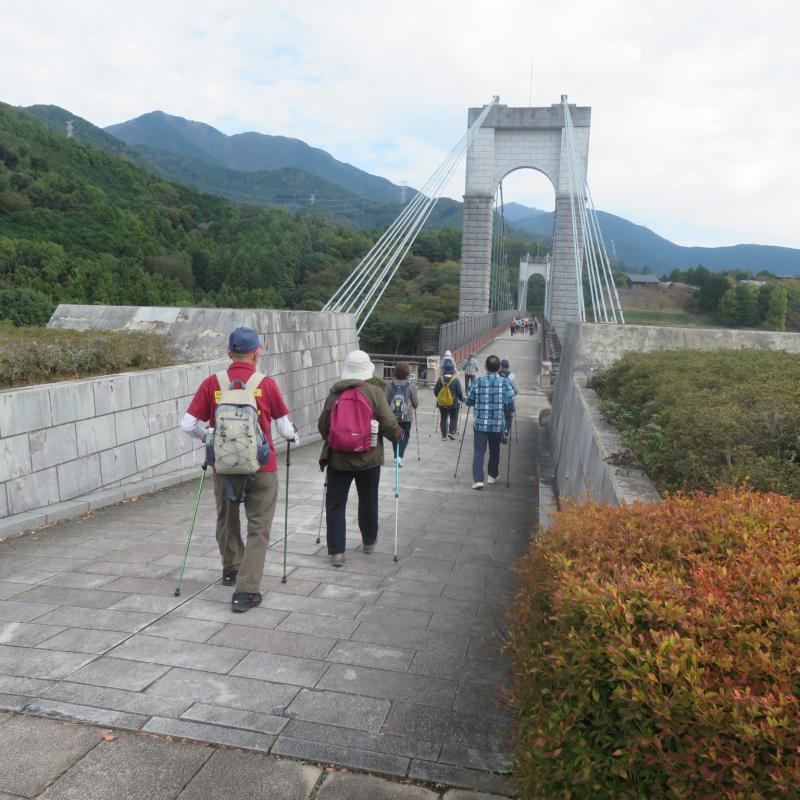 270mの橋を渡ります