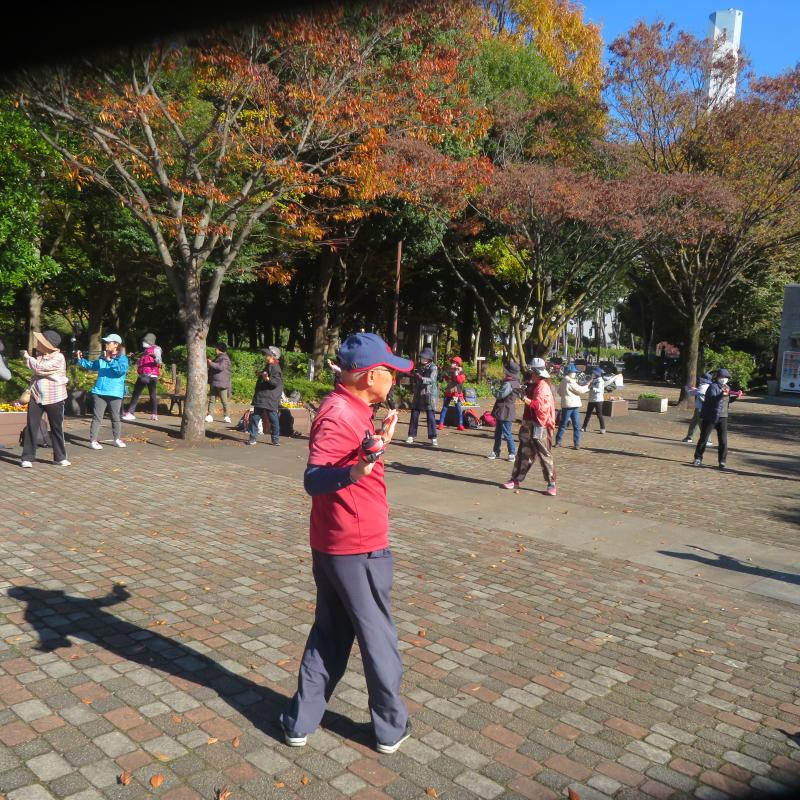 バスで降りてから公園に着きウォーミングアップ