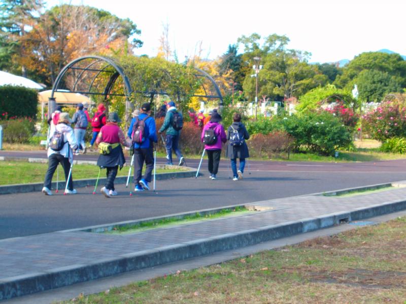 バラ園経由で戻ります