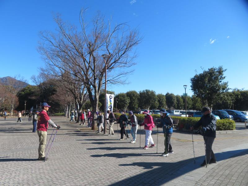 横一列でコーチが声をかけます