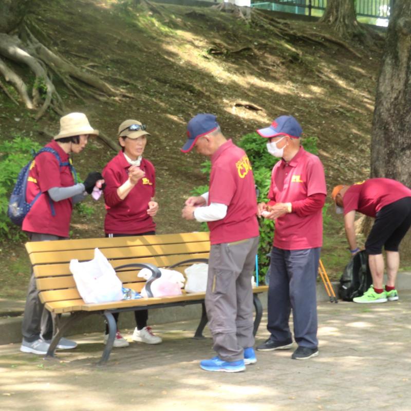 コーチもおやつで一休み