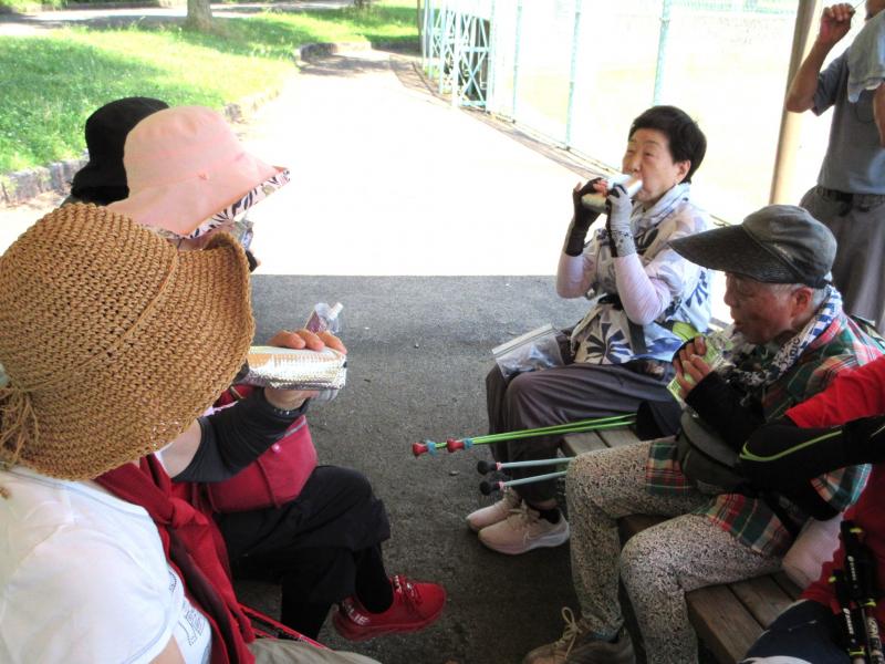 テントのある所で休憩