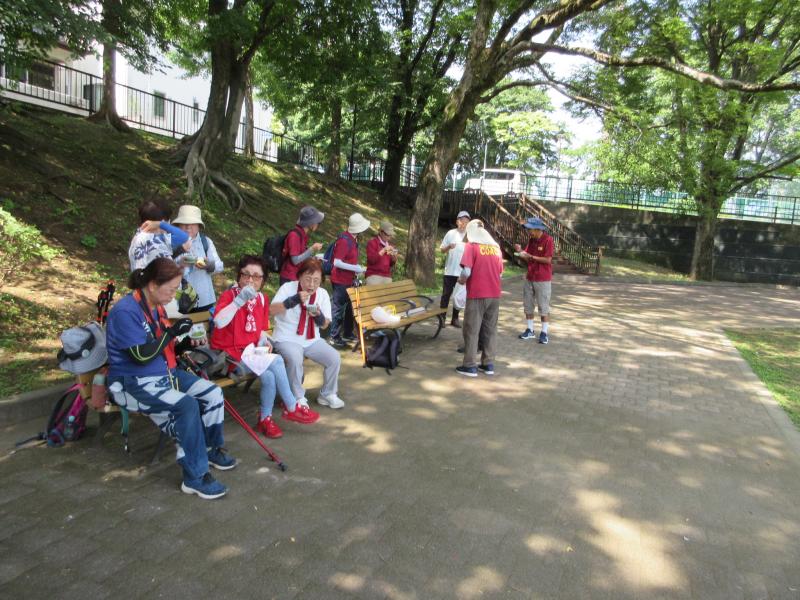 コーチも全員おやつタイム