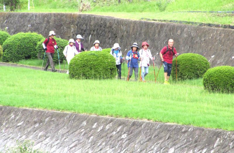 ウサギさんは左岸です