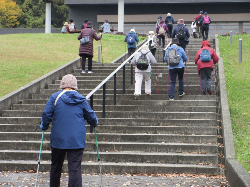 この上の広場で休憩