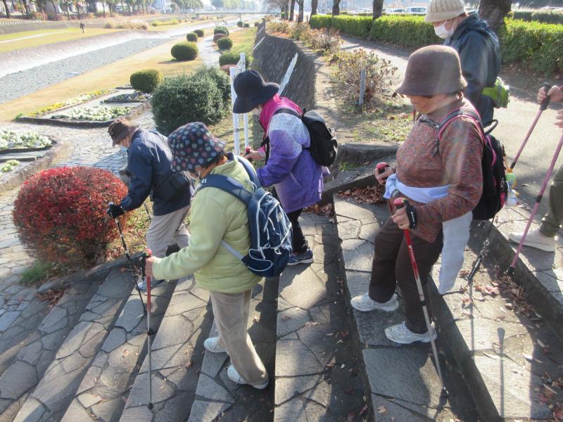 ここでは階段はポールを使います