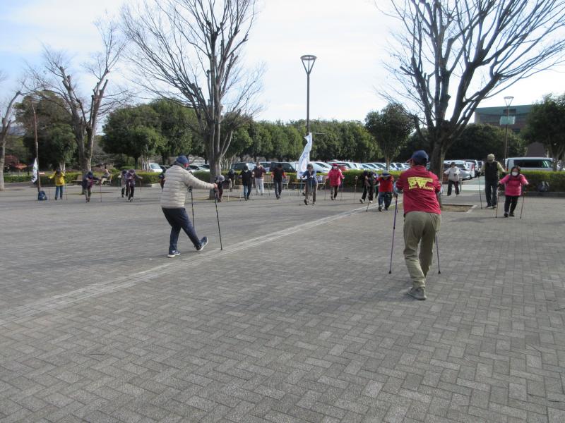 コーチがクールダウンを行います
