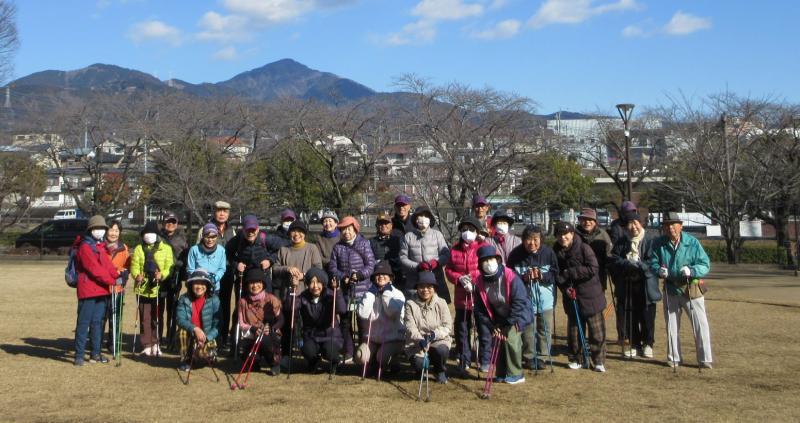 大山をバックに撮影